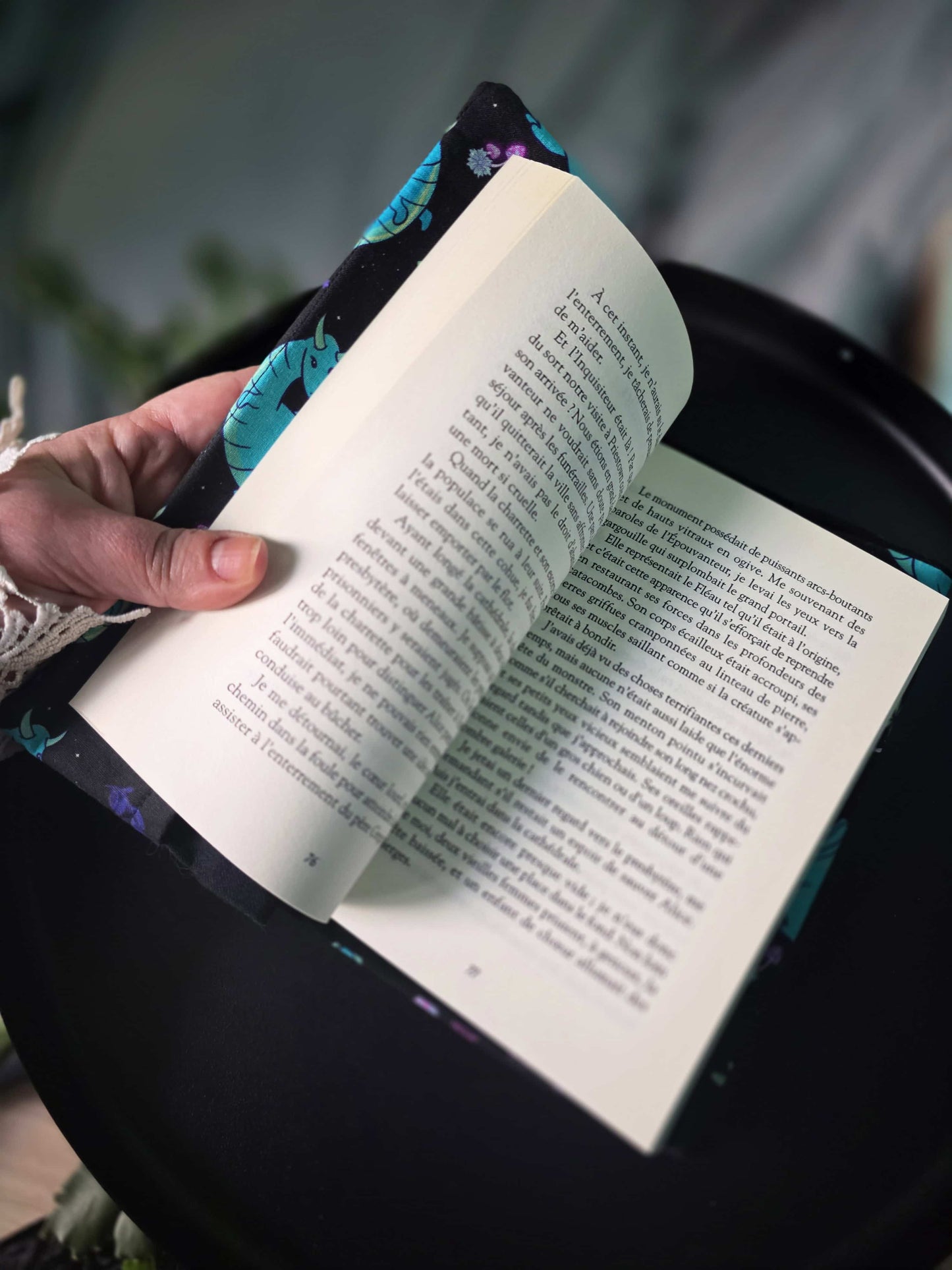 Epaisseur du couvre-livre ajustable selon le nombre de pages du livre