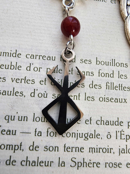 Marque-page en métal de la marque du sacrifice de Guts dans Berserk. Manga. Fait main par belletteworkshop. Breloque et pierre de grenat