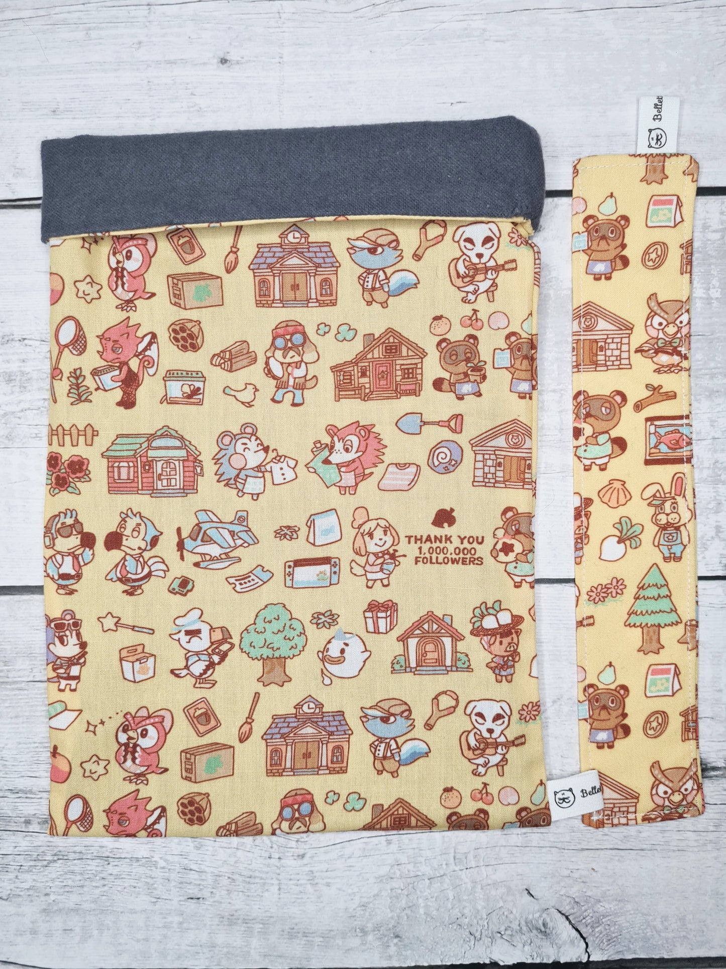 Pochette a livre animal crossing et son marque-page en tissu assorti de la marque bellette workshop