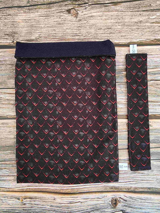 Pochette à livre et marque-page en tissu assorti, écaille de dragon. Création artisanale personnalisée fantasy