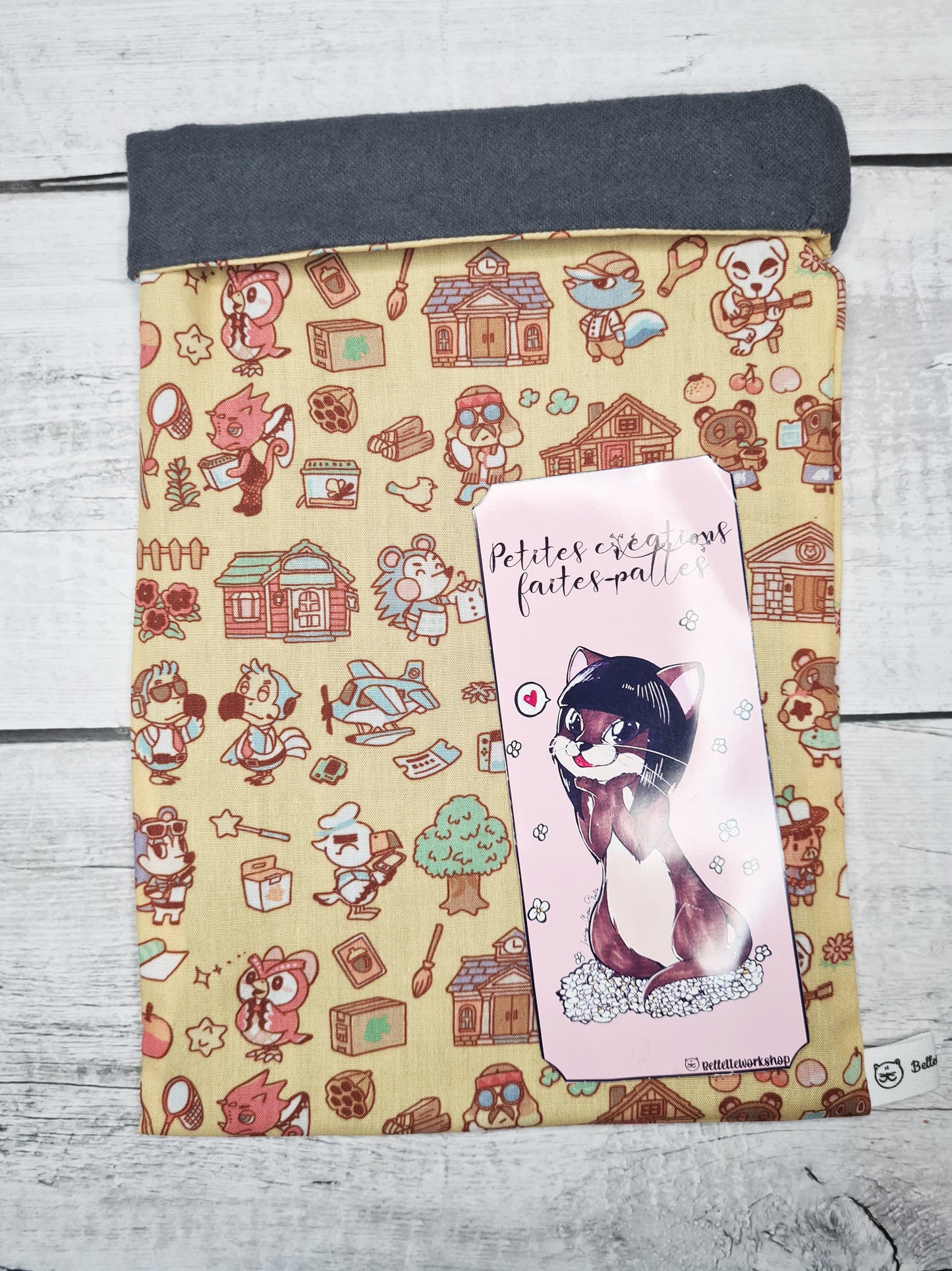 pochette à livre animal crossing fait main par bellette workshop