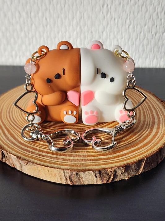 Porte-clés Ourson couple avec mousqueton et gemme personnalisable.